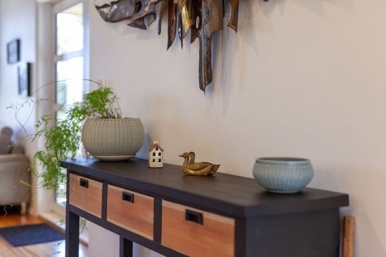 Photo of property in 35 Tennis Court Road, Raumati South, Paraparaumu, 5032