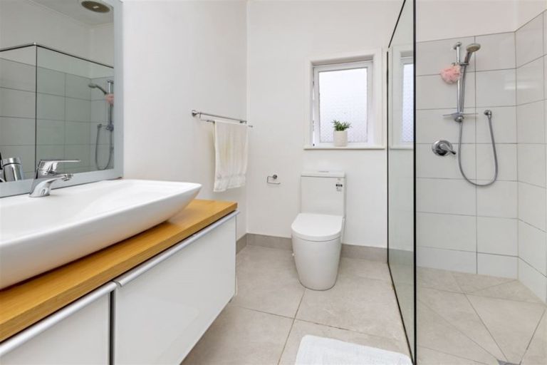 Photo of property in 2/15 Hill Road, Papatoetoe, Auckland, 2025