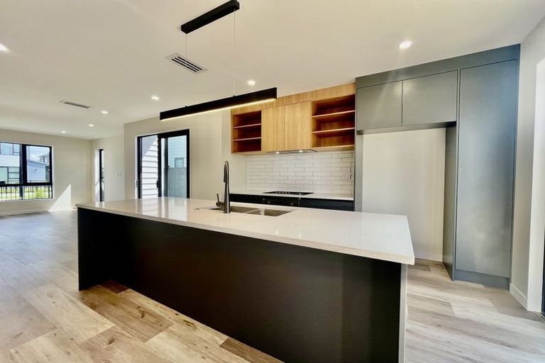 Photo of property in 6 Babos Avenue, Kumeu, 0810