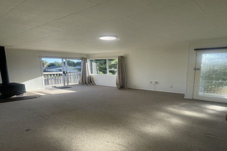 Photo of property in 42 Claverdon Drive, Massey, Auckland, 0614