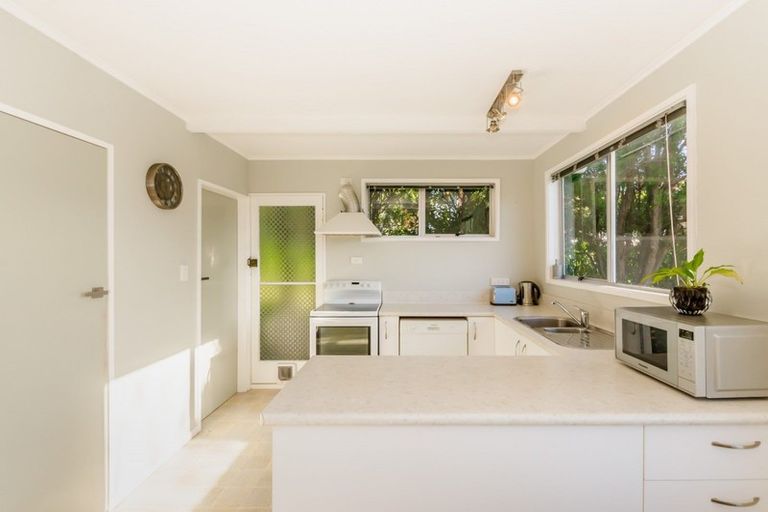 Photo of property in 6 Kapekape Place, Pukerua Bay, 5026