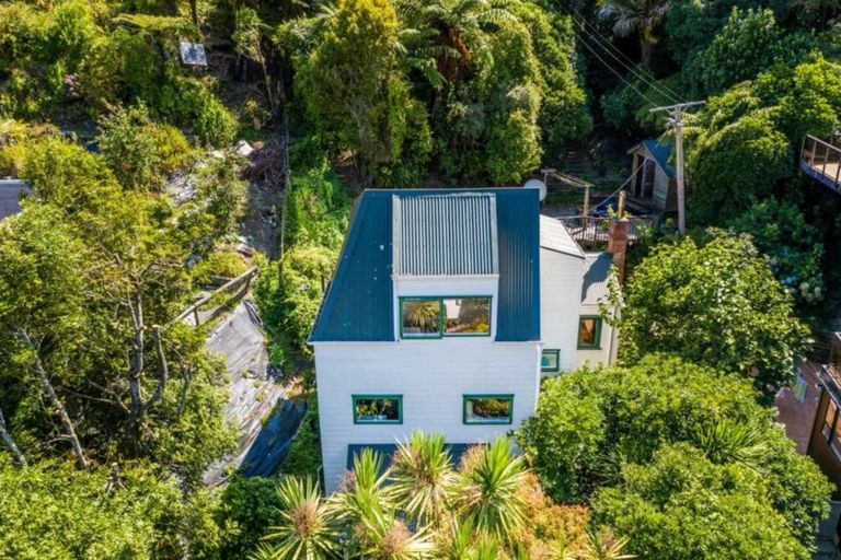 Photo of property in 21 Ferry Road, Days Bay, Lower Hutt, 5013