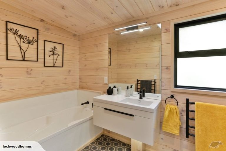 Photo of property in 1994 Great South Road, Bombay, 2675