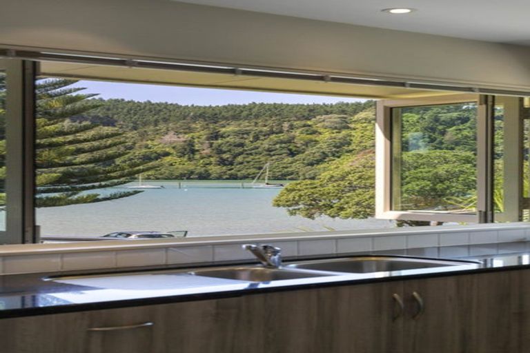 Photo of property in 301 Beach Road, Whangamata, 3620