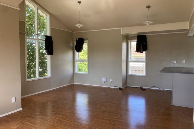 Photo of property in 2/32 Prince Regent Drive, Half Moon Bay, Auckland, 2012