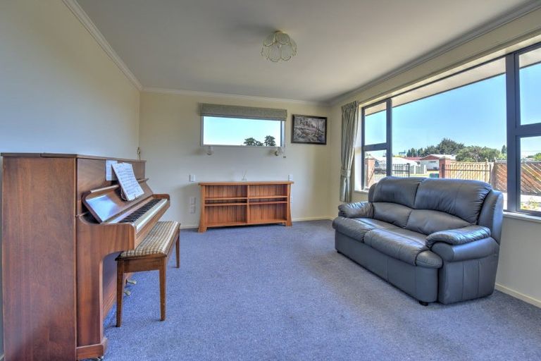Photo of property in 37 Manse Street, Edendale, 9825