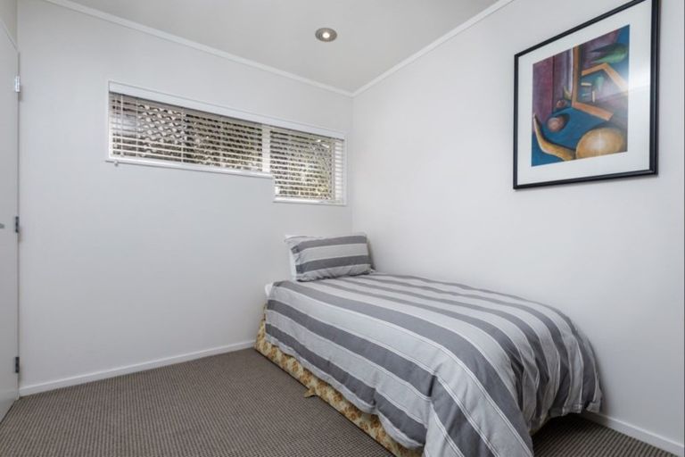 Photo of property in 2/8 Braemar Road, Castor Bay, Auckland, 0620