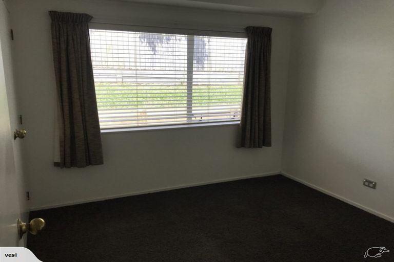 Photo of property in 13a Jacanas Place, Unsworth Heights, Auckland, 0632