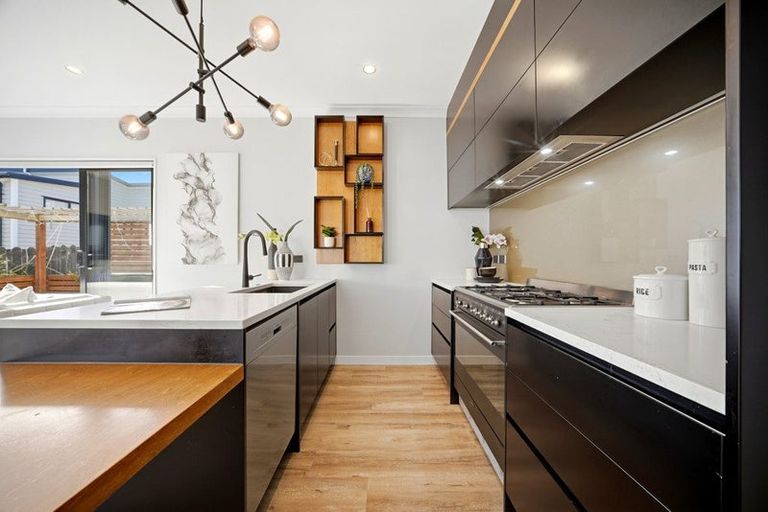 Photo of property in 20 Riroriro Road, Hobsonville, Auckland, 0616