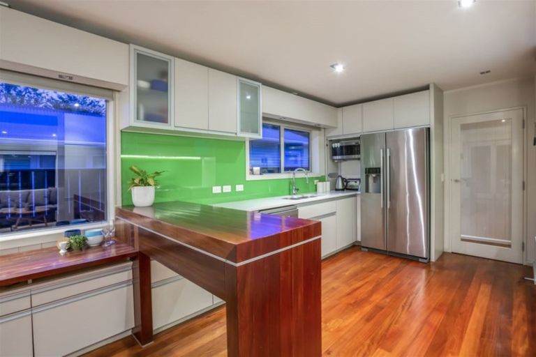 Photo of property in 18 Airlie Road, Plimmerton, Porirua, 5026