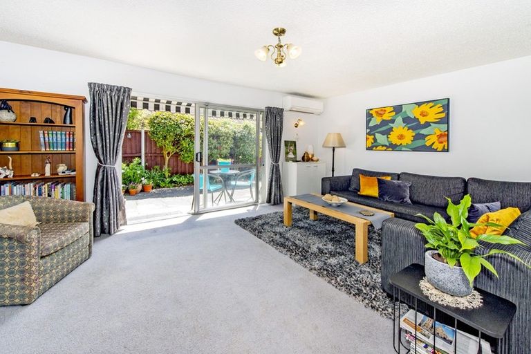 Photo of property in 1a Calbreath Place, Russley, Christchurch, 8042