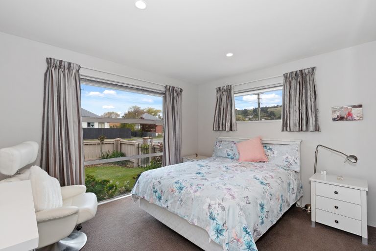 Photo of property in 33a Wilsons Road South, Saint Martins, Christchurch, 8022