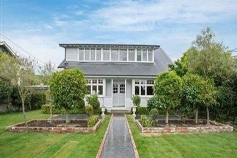 Photo of property in 33 Kotare Street, Fendalton, Christchurch, 8041