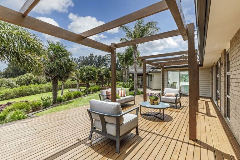 Photo of property in 127 Vaughans Road, Okura, Albany, 0792