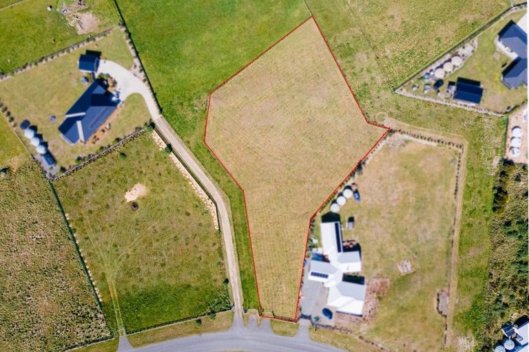 Photo of property in 16 Mowhia Grove, Waitarere, Levin, 5510
