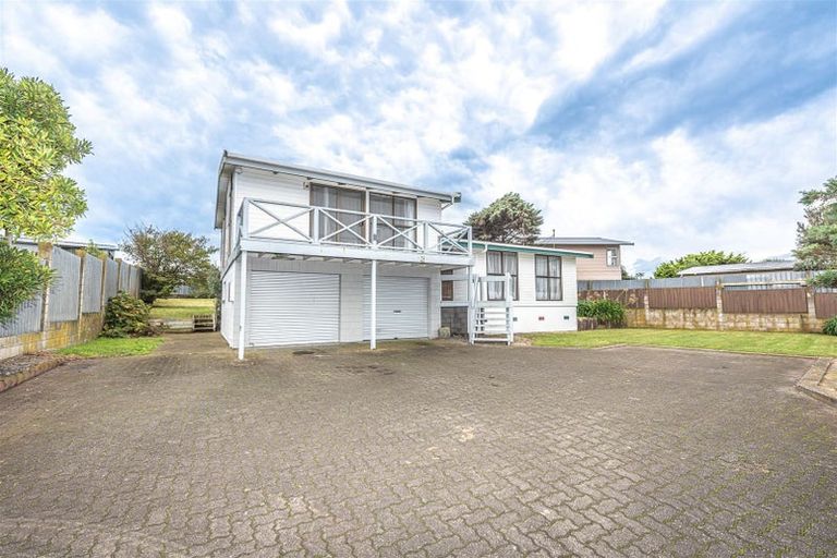 Photo of property in 24 Karyn Street, Castlecliff, Whanganui, 4501