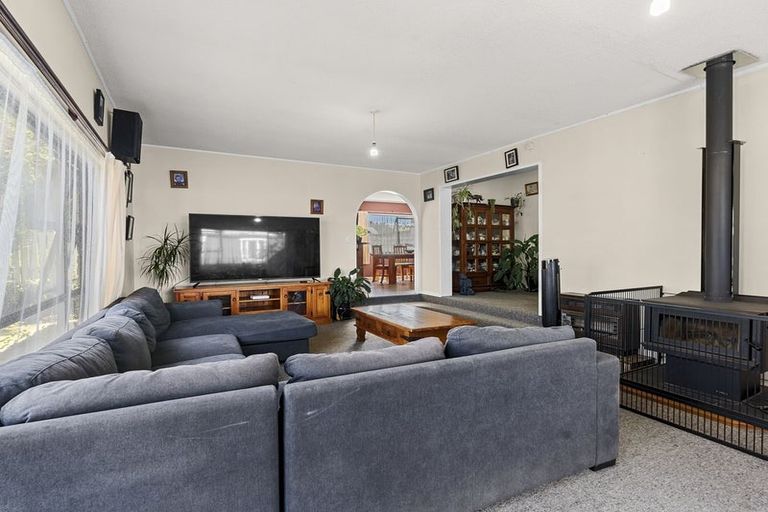 Photo of property in 70 Domett Street, Waitara, 4320