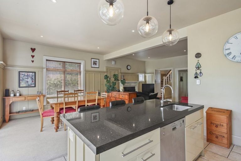 Photo of property in 35 Aylmer Street, Somerfield, Christchurch, 8024