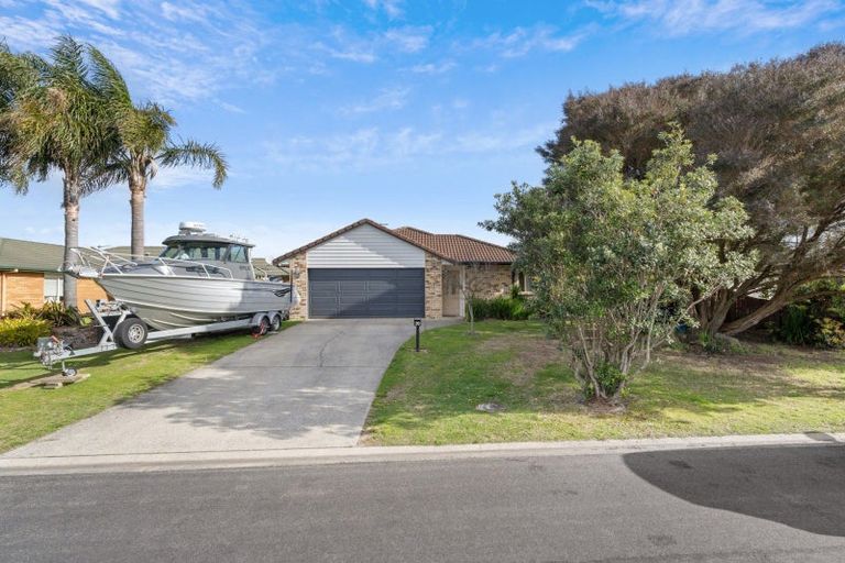 Photo of property in 30 Mcleod Place, Papamoa Beach, Papamoa, 3118