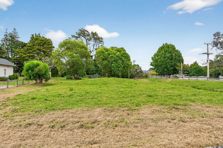 Photo of property in 32 Franklin Road, Paparoa, 0571
