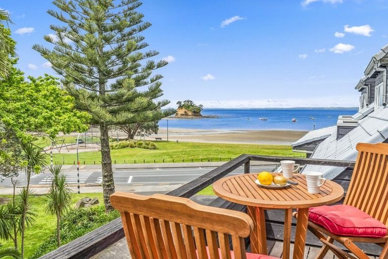 Photo of property in 2/946 Beach Road, Waiake, Auckland, 0630