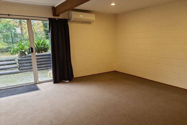 Photo of property in 84a Marine Parade, Mellons Bay, Auckland, 2014