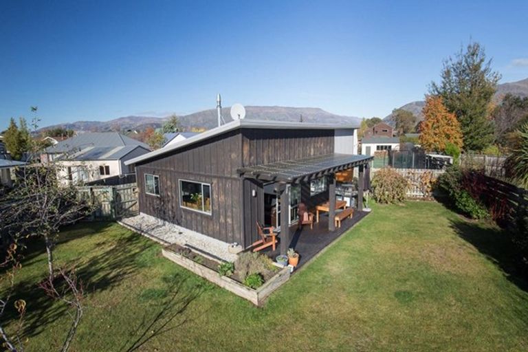 Photo of property in 19 Ragan Lane, Wanaka, 9305
