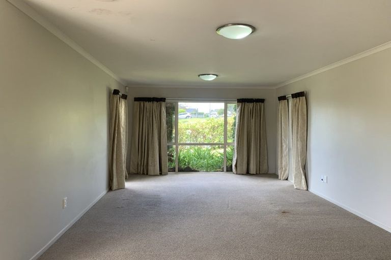 Photo of property in 1 Luna Place, Henderson, Auckland, 0612