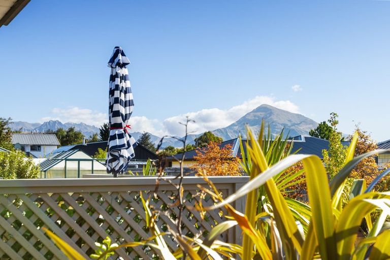 Photo of property in 21 Frye Crescent, Albert Town, Wanaka, 9305