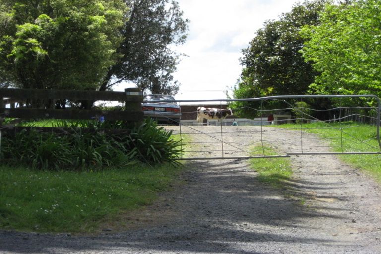 Photo of property in 180 Hanham Road, Kumeu, 0891