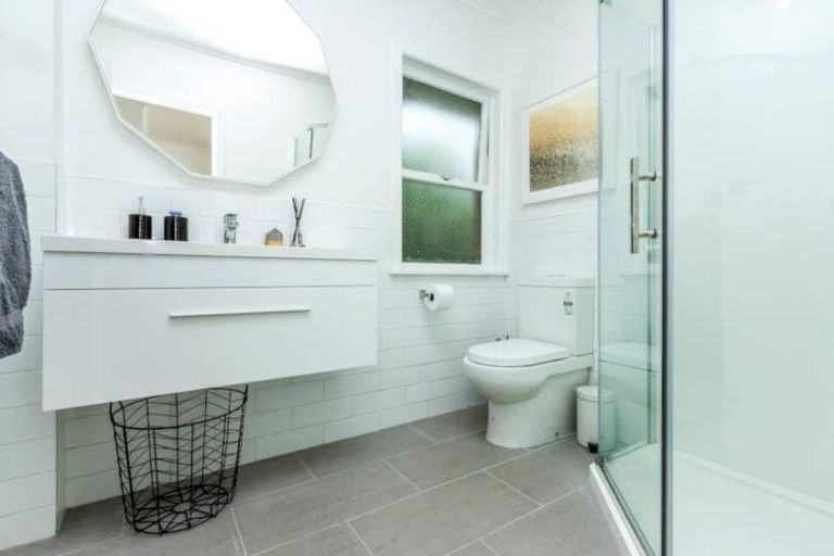 Photo of property in 2/1 Hythe Terrace, Mairangi Bay, Auckland, 0630