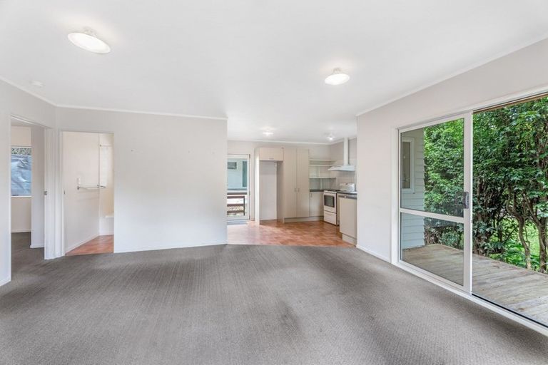 Photo of property in 122 Sandspit Road, Shelly Park, Auckland, 2014