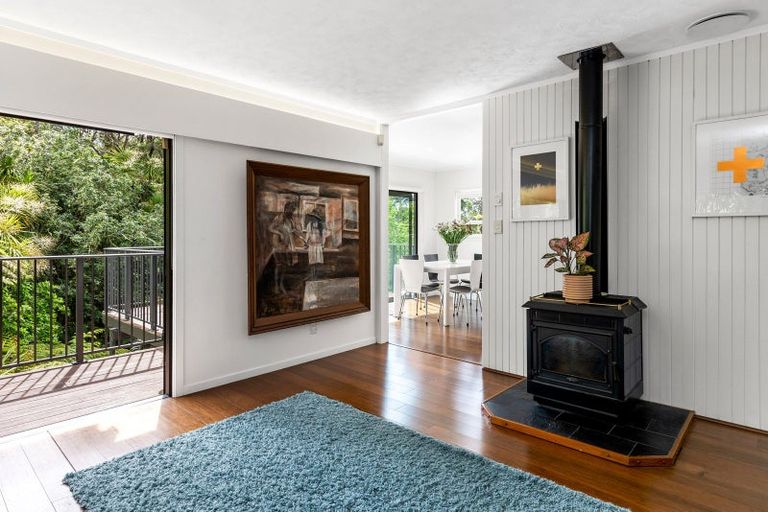 Photo of property in 68 Woodfern Crescent, Titirangi, Auckland, 0604