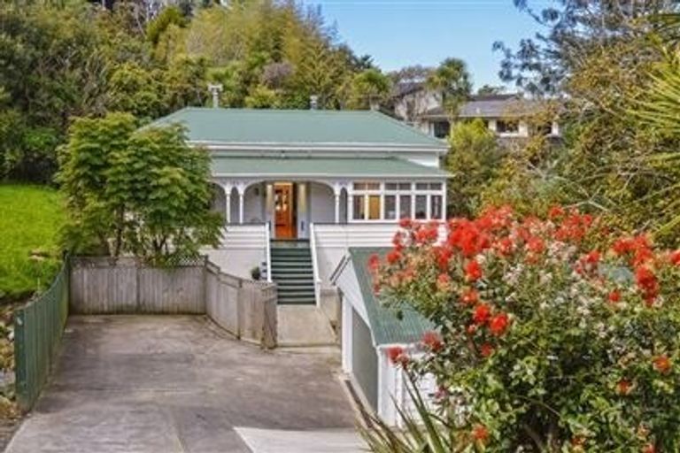 Photo of property in 10 Limmer Place, Browns Bay, Auckland, 0632