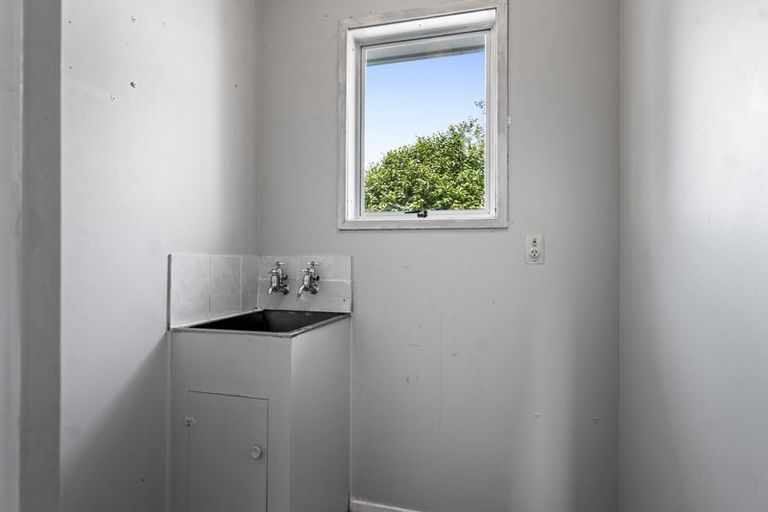 Photo of property in 19 Shaldon Crescent, Blagdon, New Plymouth, 4310