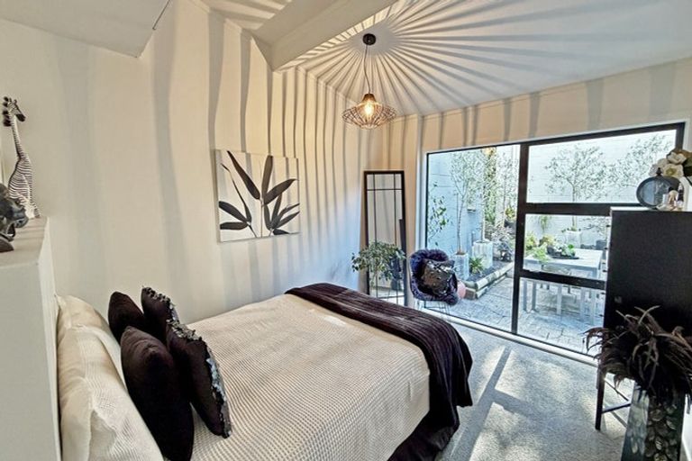 Photo of property in 1/9a Wyvern Place, Glenfield, Auckland, 0629