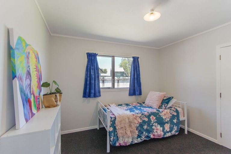 Photo of property in 99 Aquarius Drive, Kawaha Point, Rotorua, 3010