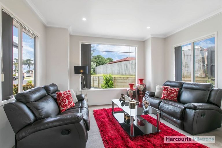 Photo of property in 14 Ebanjane Way, Clendon Park, Auckland, 2103