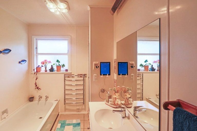 Photo of property in 44 Coast Road, Wainuiomata, Lower Hutt, 5014