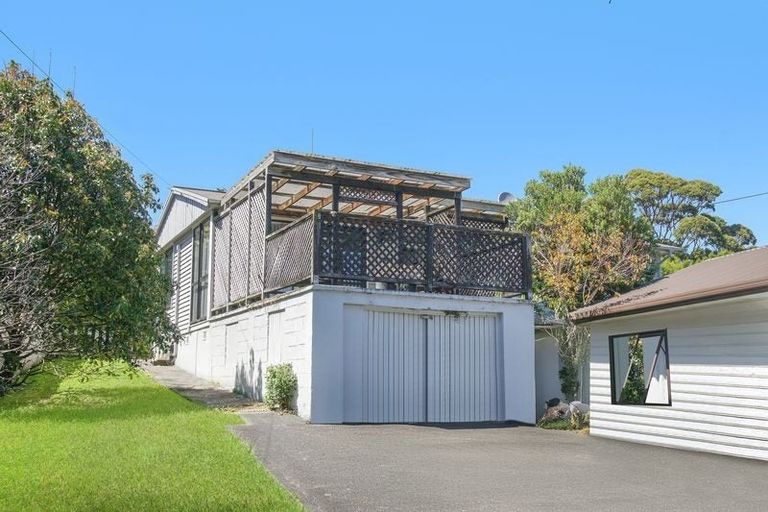 Photo of property in 164 Hutchinson Avenue, New Lynn, Auckland, 0600