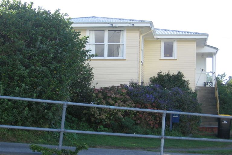 Photo of property in 10 Hiwi Crescent, Titahi Bay, Porirua, 5022