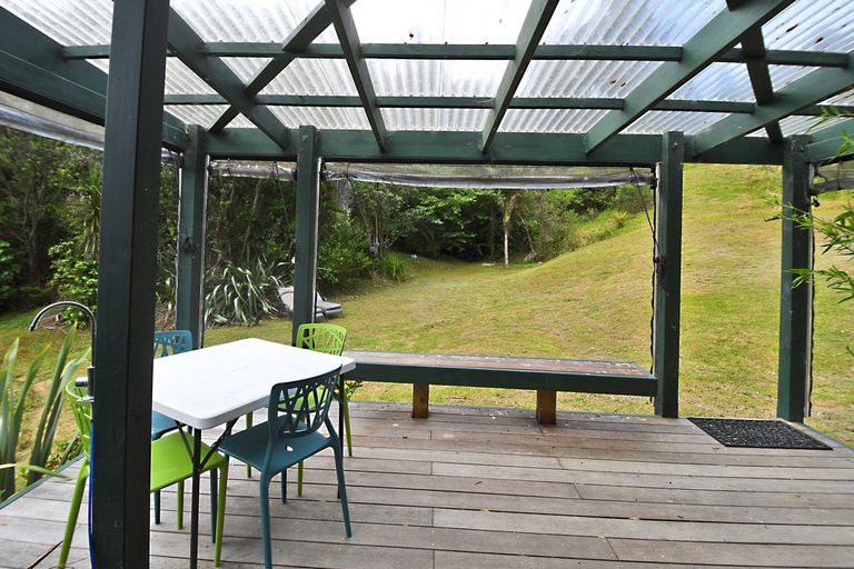 Photo of property in 20 Hillside Crescent, Leigh, 0985