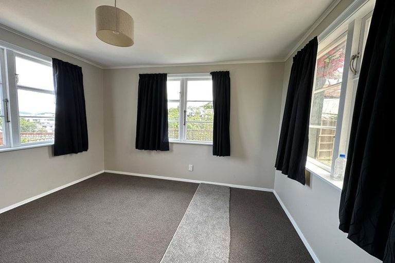 Photo of property in 55 Salford Street, Newlands, Wellington, 6037