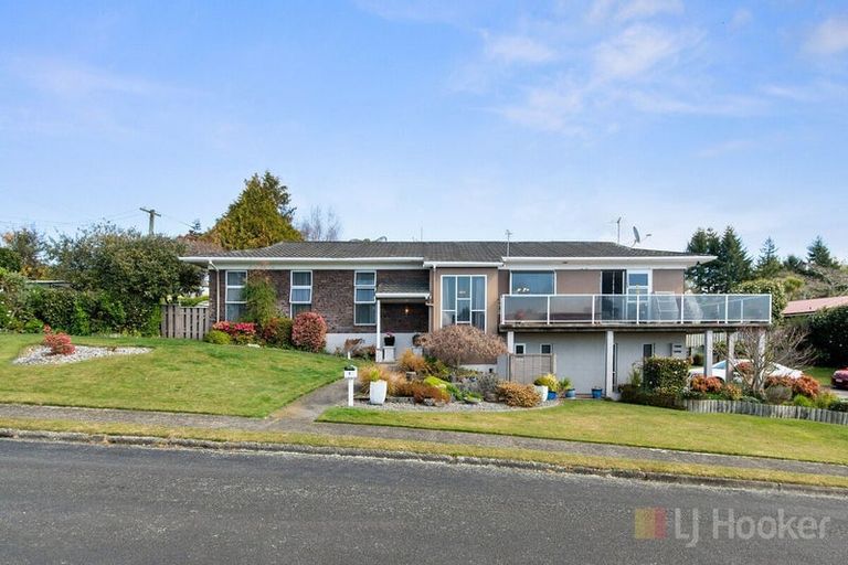 Photo of property in 2 Haratua Place, Springfield, Rotorua, 3015