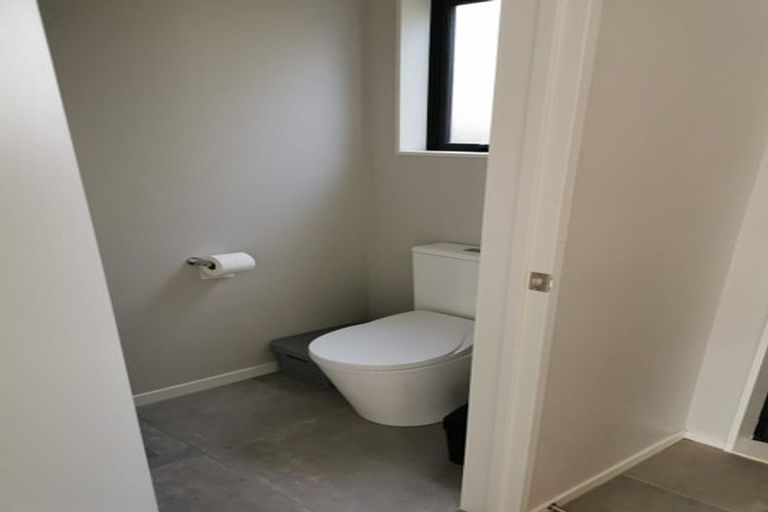 Photo of property in 4/30 West Coast Road, Glen Eden, Auckland, 0602