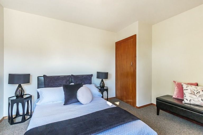 Photo of property in 33 Fovant Street, Russley, Christchurch, 8042