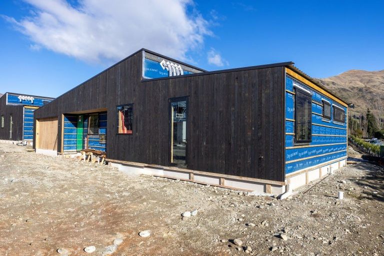 Photo of property in 9 Fern Burn Close, Wanaka, 9305