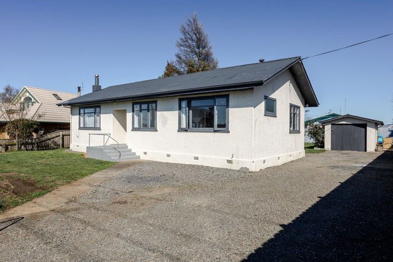 Photo of property in 3 Victoria Avenue, Dannevirke, 4930