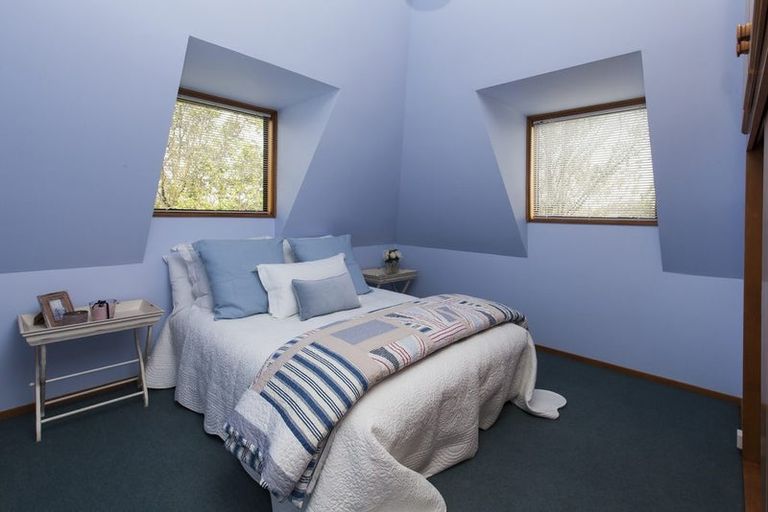 Photo of property in 33 Dovedale Avenue, Ilam, Christchurch, 8041