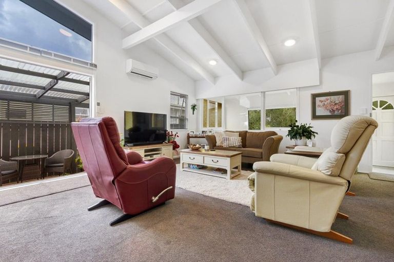 Photo of property in 3/522 Te Atatu Road, Te Atatu Peninsula, Auckland, 0610